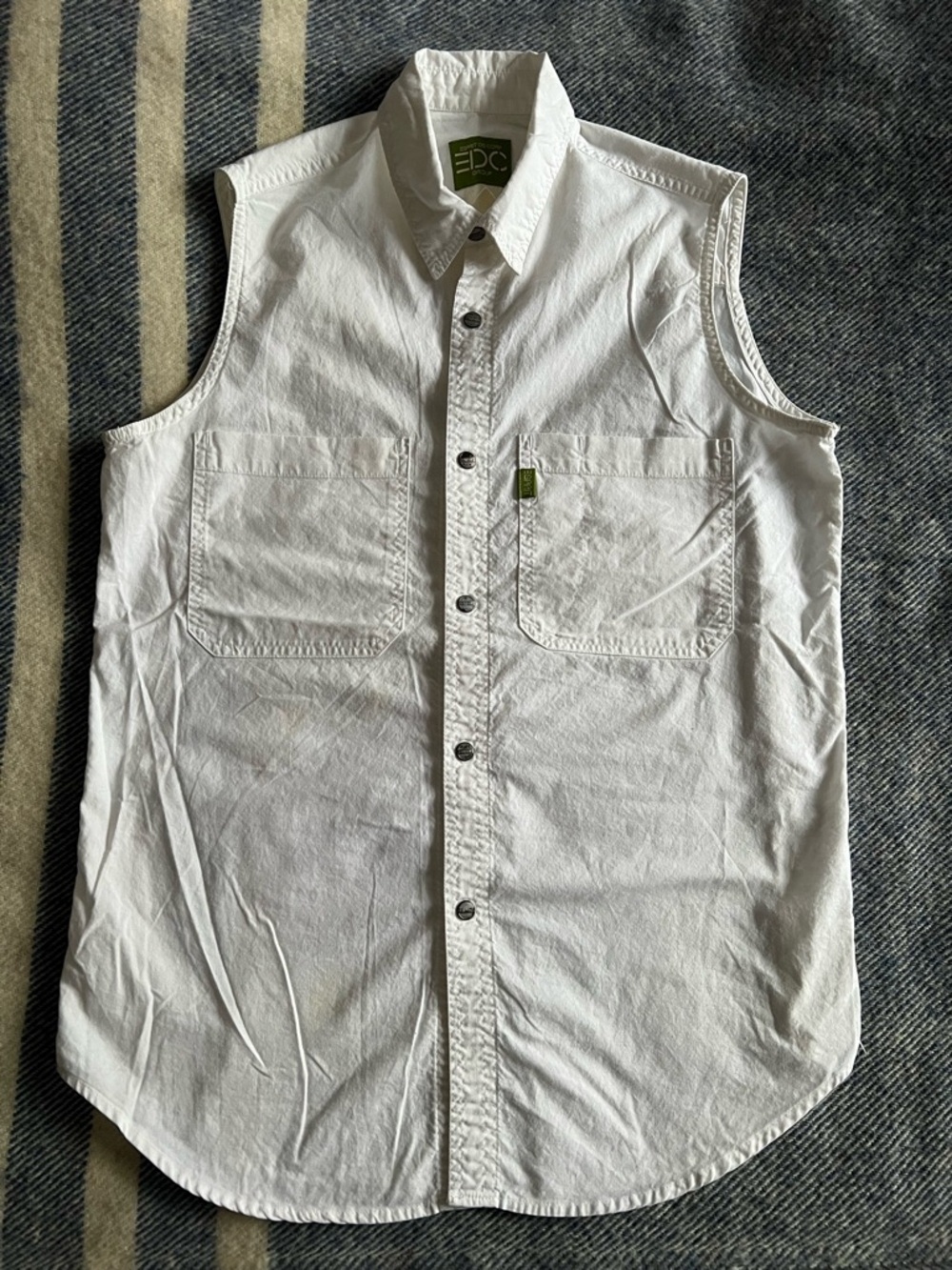 Esprit de Corp group tank top, very good condition, white with snap front
